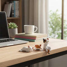 Laden Sie das Bild in den Galerie-Viewer, Mini-Katzenfigur Handbemalt