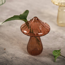 Laden Sie das Bild in den Galerie-Viewer, Handgefertigte Pilzknospenvase aus Glas