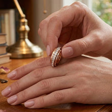 Laden Sie das Bild in den Galerie-Viewer, Drehbarer Einreihiger Diamant-Spinner-Ring