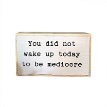 Laden Sie das Bild in den Galerie-Viewer, Englische Holztafel Ornament