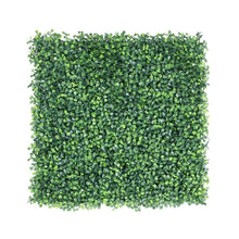 Laden Sie das Bild in den Galerie-Viewer, Simulierter Rasen aus Kunststoff