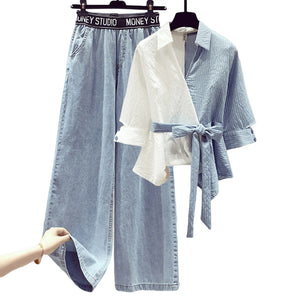 Zweiteiliges Set aus Hemdbluse und Jeans