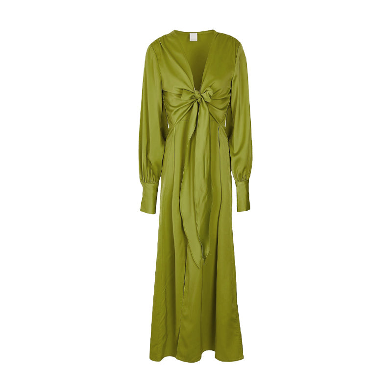 Plissiertes Kleid mit Schlitz in der Taille