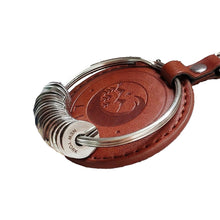 Laden Sie das Bild in den Galerie-Viewer, Schlüsselanhänger mit Geschichte der Reisenden