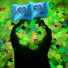 Laden Sie das Bild in den Galerie-Viewer, Mini Glow-In-The-Dark Tierfiguren Blind Bags