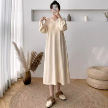 Laden Sie das Bild in den Galerie-Viewer, Lockeres Pulloverkleid mit Laternenärmeln