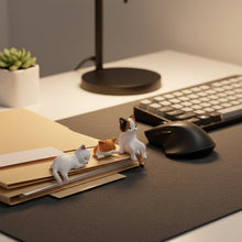 Laden Sie das Bild in den Galerie-Viewer, Mini-Katzenfigur Handbemalt
