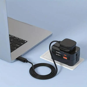 Universeller Reiseadapter mit zwei USB-Anschlüssen