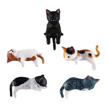 Laden Sie das Bild in den Galerie-Viewer, Mini-Katzenfigur Handbemalt