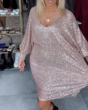 Laden Sie das Bild in den Galerie-Viewer, Paillettenkleid mit Fledermausärmeln, tiefem V-Ausschnitt