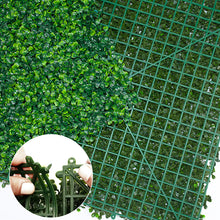 Laden Sie das Bild in den Galerie-Viewer, Simulierter Rasen aus Kunststoff