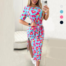Laden Sie das Bild in den Galerie-Viewer, Bedrucktes Kleid mit kurzen Ärmeln und Schlitz