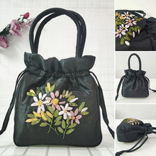 Laden Sie das Bild in den Galerie-Viewer, Beutel mit besticktem Blumenmuster