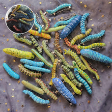 Laden Sie das Bild in den Galerie-Viewer, Handbemalte Raupen-Haarspange