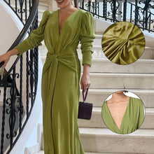 Laden Sie das Bild in den Galerie-Viewer, Plissiertes Kleid mit Schlitz in der Taille