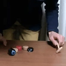 Laden Sie das Bild in den Galerie-Viewer, Unzerbrechliches magisches Holzspielzeug