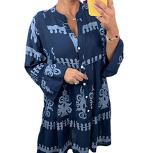 Laden Sie das Bild in den Galerie-Viewer, Babydoll-Kleid mit V-Ausschnitt und Knopfleiste