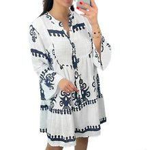 Laden Sie das Bild in den Galerie-Viewer, Babydoll-Kleid mit V-Ausschnitt und Knopfleiste