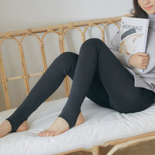 Laden Sie das Bild in den Galerie-Viewer, Plüsch-Stretch-Strumpfhose mit Thermofutter