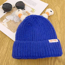 Laden Sie das Bild in den Galerie-Viewer, Leuchtende kleine Monstermütze