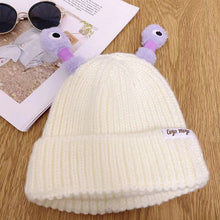 Laden Sie das Bild in den Galerie-Viewer, Leuchtende kleine Monstermütze