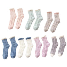 Laden Sie das Bild in den Galerie-Viewer, Flauschige Weihnachtssocken