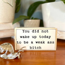 Laden Sie das Bild in den Galerie-Viewer, Englische Holztafel Ornament