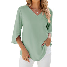 Laden Sie das Bild in den Galerie-Viewer, Unifarbenes Shirt mit V-Ausschnitt aus lockerem Chiffon