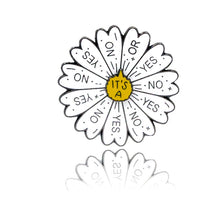 Laden Sie das Bild in den Galerie-Viewer, Kreative drehbare Roulette-Brosche