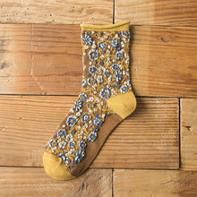 Laden Sie das Bild in den Galerie-Viewer, Vintage ethnische bestickte florale Damensocken