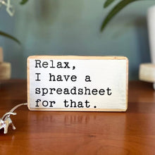 Laden Sie das Bild in den Galerie-Viewer, Englische Holztafel Ornament