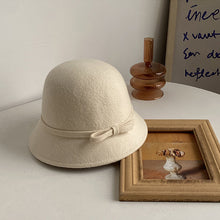 Laden Sie das Bild in den Galerie-Viewer, Fischerhut im Hepburn-Stil