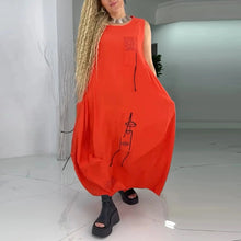 Laden Sie das Bild in den Galerie-Viewer, Lässiges ärmelloses Maxikleid mit abstraktem Print