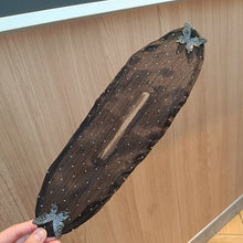 Laden Sie das Bild in den Galerie-Viewer, Handbesticktes Blumenbrötchen