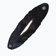 Laden Sie das Bild in den Galerie-Viewer, Handbesticktes Blumenbrötchen