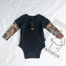 Laden Sie das Bild in den Galerie-Viewer, Gefälschtes zweiteiliges Langarm-T-Shirt mit Blumenarm