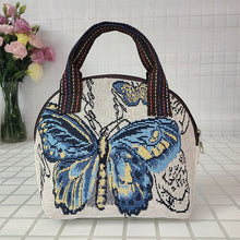 Laden Sie das Bild in den Galerie-Viewer, Bestickte Tasche aus Muschelsegeltuch