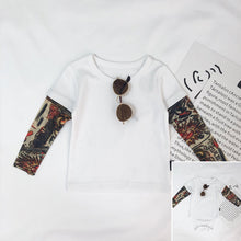 Laden Sie das Bild in den Galerie-Viewer, Gefälschtes zweiteiliges Langarm-T-Shirt mit Blumenarm
