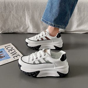 Loafer mit dicken Sohlen und Ausschnitten