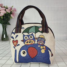 Laden Sie das Bild in den Galerie-Viewer, Bestickte Tasche aus Muschelsegeltuch