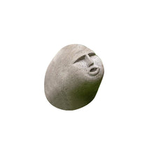 Laden Sie das Bild in den Galerie-Viewer, Steinschnitzerei Gesicht Figurine