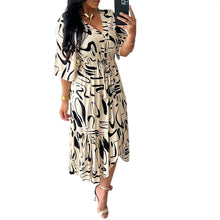 Laden Sie das Bild in den Galerie-Viewer, Kleid mit V-Ausschnitt und Tintendruck