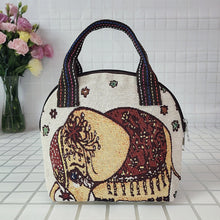 Laden Sie das Bild in den Galerie-Viewer, Bestickte Tasche aus Muschelsegeltuch