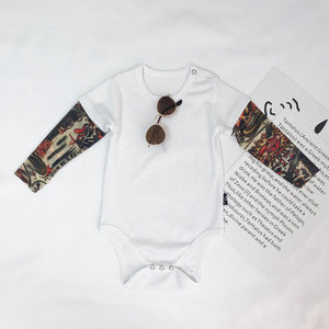 Gefälschtes zweiteiliges Langarm-T-Shirt mit Blumenarm