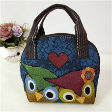 Laden Sie das Bild in den Galerie-Viewer, Bestickte Tasche aus Muschelsegeltuch