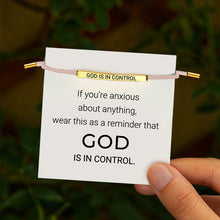 Laden Sie das Bild in den Galerie-Viewer, Armband „GOD IS IN CTRL“