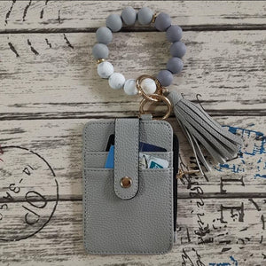 Stylischer Kartenhalter mit Silikon-Perlen-Armband