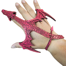 Laden Sie das Bild in den Galerie-Viewer, Leder Hand Drachen Manschette