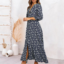 Laden Sie das Bild in den Galerie-Viewer, Vintage geblümtes langärmliges Kleid mit Knopf