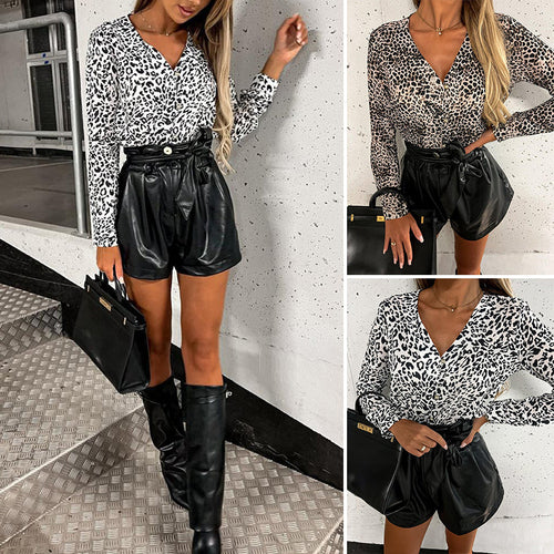 Hemd mit Leopardenmuster und V-Ausschnitt